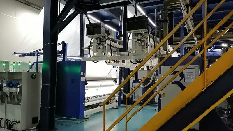 全自动膏体灌装机：深入分析其实际应用中的优缺点